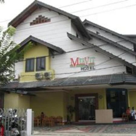 Mervit Hotel Padang  Esterno foto