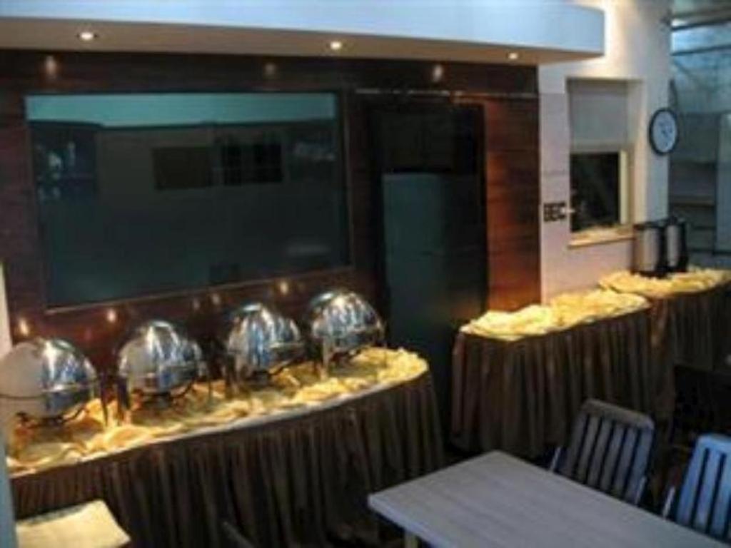 Mervit Hotel Padang  Esterno foto
